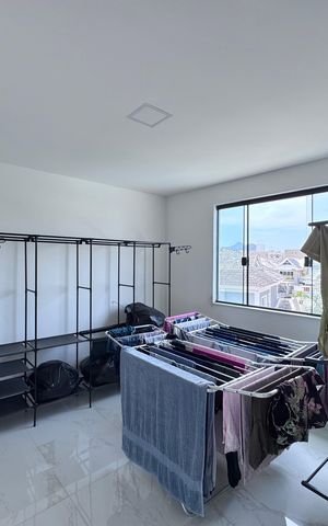 Casa de condomínio à venda com 407m², 5 quartos e 2 vagas Casa de condomínio à venda com 407m², 5 quartos e 2 vagasQuarto de Serviço