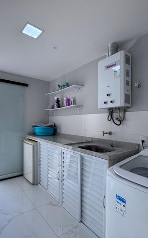 Casa de condomínio à venda com 407m², 5 quartos e 2 vagas Casa de condomínio à venda com 407m², 5 quartos e 2 vagasÁrea de Serviço