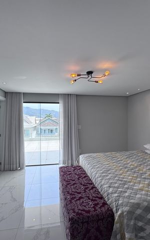 Casa de condomínio à venda com 407m², 5 quartos e 2 vagas Casa de condomínio à venda com 407m², 5 quartos e 2 vagasSuíte 1