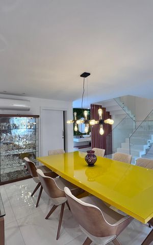 Casa de condomínio à venda com 407m², 5 quartos e 2 vagas Casa de condomínio à venda com 407m², 5 quartos e 2 vagasSala