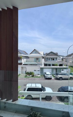 Casa de condomínio à venda com 407m², 5 quartos e 2 vagas Casa de condomínio à venda com 407m², 5 quartos e 2 vagasSuíte 2 - Varanda