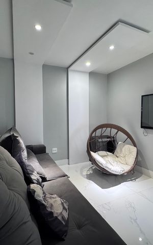 Casa de condomínio à venda com 407m², 5 quartos e 2 vagas Casa de condomínio à venda com 407m², 5 quartos e 2 vagasSala de TV