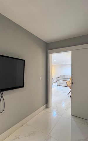Casa de condomínio à venda com 407m², 5 quartos e 2 vagas Casa de condomínio à venda com 407m², 5 quartos e 2 vagasSala de TV