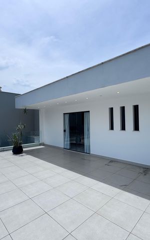 Casa de condomínio à venda com 407m², 5 quartos e 2 vagas Casa de condomínio à venda com 407m², 5 quartos e 2 vagasSuíte 1 - Sacada