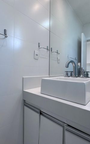 Casa de condomínio à venda com 407m², 5 quartos e 2 vagas Casa de condomínio à venda com 407m², 5 quartos e 2 vagasSuíte 4 - Banheiro