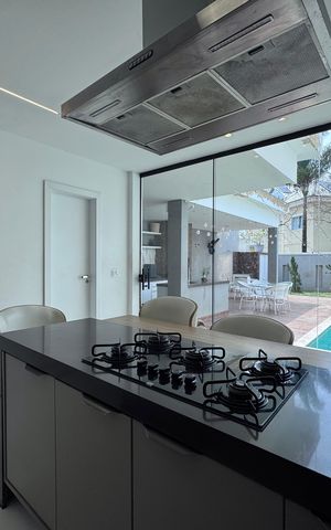 Casa de condomínio à venda com 407m², 5 quartos e 2 vagas Casa de condomínio à venda com 407m², 5 quartos e 2 vagasCozinha