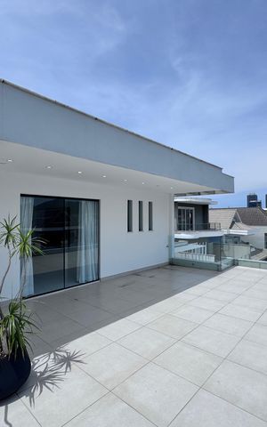 Casa de condomínio à venda com 407m², 5 quartos e 2 vagas Casa de condomínio à venda com 407m², 5 quartos e 2 vagasSuíte 1 - Sacada