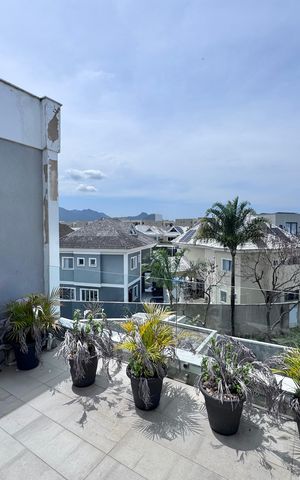 Casa de condomínio à venda com 407m², 5 quartos e 2 vagas Casa de condomínio à venda com 407m², 5 quartos e 2 vagasÁrea Externa