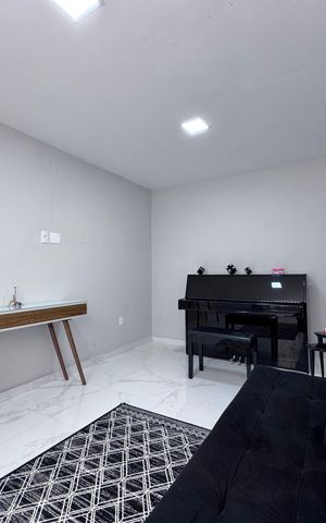 Casa de condomínio à venda com 407m², 5 quartos e 2 vagas Casa de condomínio à venda com 407m², 5 quartos e 2 vagasQuarto