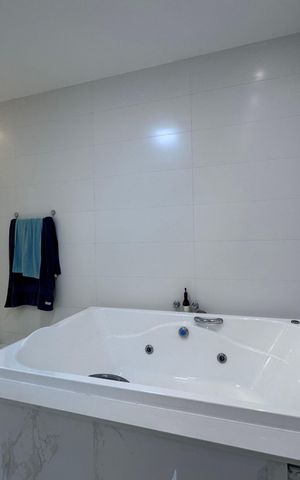 Casa de condomínio à venda com 407m², 5 quartos e 2 vagas Casa de condomínio à venda com 407m², 5 quartos e 2 vagasSuíte 2 - Banheiro