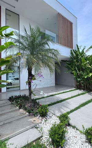 Casa de condomínio à venda com 407m², 5 quartos e 2 vagas Casa de condomínio à venda com 407m², 5 quartos e 2 vagasÁrea externa