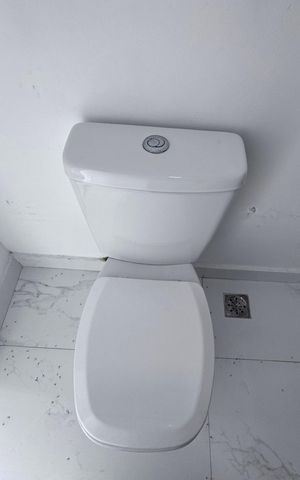 Casa de condomínio à venda com 407m², 5 quartos e 2 vagas Casa de condomínio à venda com 407m², 5 quartos e 2 vagasBanheiro de Serviço