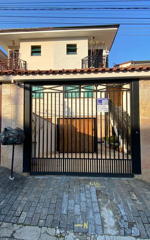 Casa para alugar com 190m², 3 quartos e 5 vagas Casa para alugar com 190m², 3 quartos e 5 vagasFachada