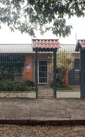 Casa à venda com 350m², 3 quartos e 3 vagasFachada
