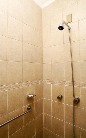 Casa à venda com 350m², 3 quartos e 3 vagasBanheiro da Suíte