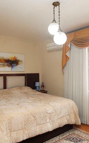 Casa à venda com 350m², 3 quartos e 3 vagasSuíte