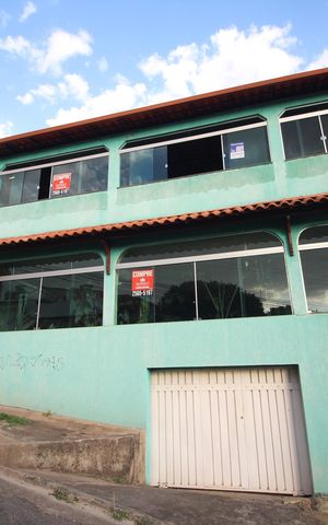 Casa à venda com 511m², 4 quartos e 4 vagasFachada 