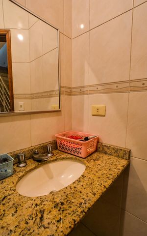 Casa à venda com 163m², 3 quartos e 3 vagas Casa à venda com 163m², 3 quartos e 3 vagasBanheiro Social