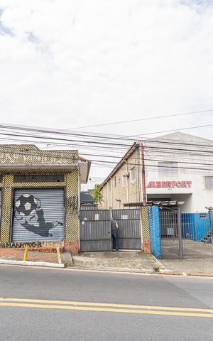 Casa para alugar com 500m², 2 quartos e 8 vagasFachada