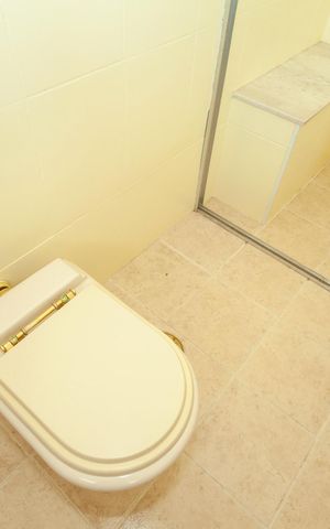 Casa à venda com 420m², 4 quartos e 6 vagasBanheiro da Suíte 1