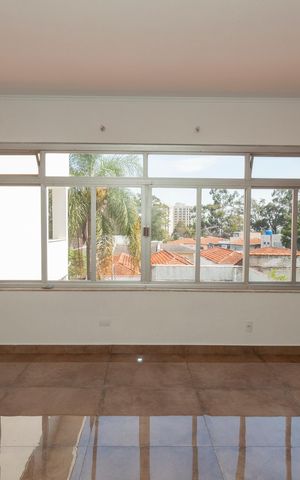 Casa à venda com 420m², 4 quartos e 6 vagasSala