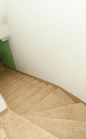 Casa à venda com 420m², 4 quartos e 6 vagasEscada