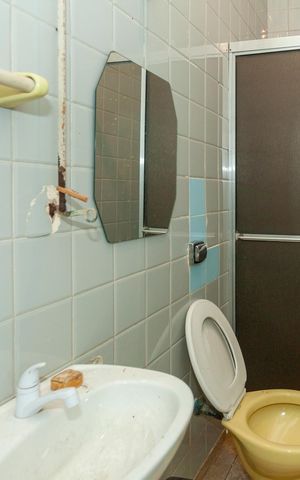 Casa à venda com 420m², 4 quartos e 6 vagasBanheiro de serviço