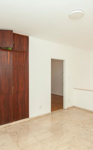 Casa à venda com 420m², 4 quartos e 6 vagasCorredor dos Quartos