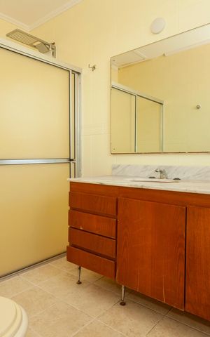 Casa à venda com 420m², 4 quartos e 6 vagasBanheiro da Suíte 1