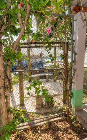 Casa à venda com 420m², 4 quartos e 6 vagasVista do Quarto da Edícula