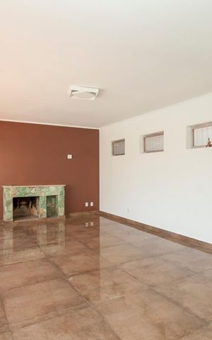 Casa à venda com 420m², 4 quartos e 6 vagasSala