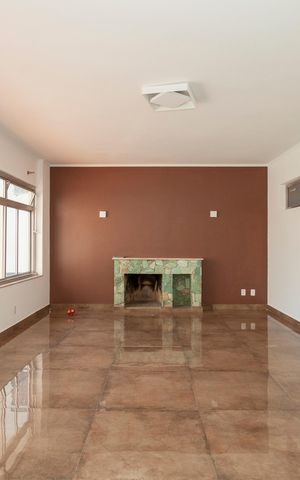 Casa à venda com 420m², 4 quartos e 6 vagasSala