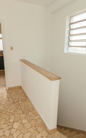 Casa à venda com 420m², 4 quartos e 6 vagasEscada