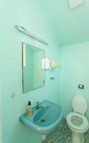 Casa à venda com 420m², 4 quartos e 6 vagasBanheiro da Piscina