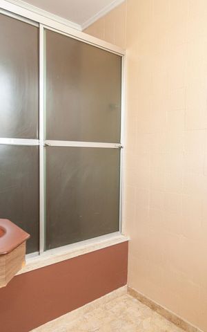 Casa à venda com 420m², 4 quartos e 6 vagasBanheiro da Suíte 2