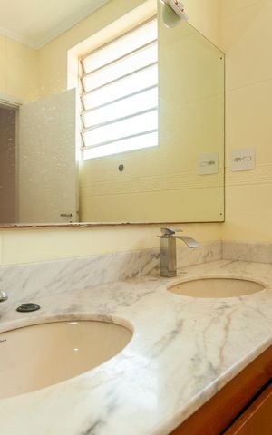 Casa à venda com 420m², 4 quartos e 6 vagasBanheiro da Suíte 1