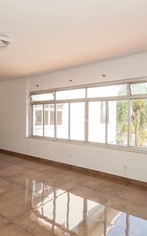 Casa à venda com 420m², 4 quartos e 6 vagasSala
