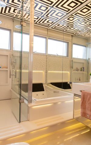 Casa de condomínio à venda com 460m², 5 quartos e 4 vagas Casa de condomínio à venda com 460m², 5 quartos e 4 vagasBanheiro da Suíte 1