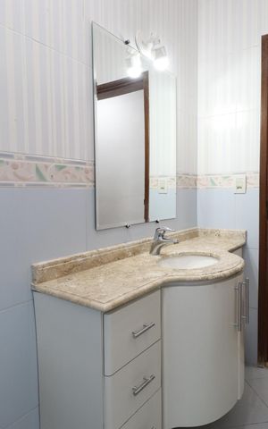 Casa à venda com 210m², 3 quartos e 4 vagasBanheiro