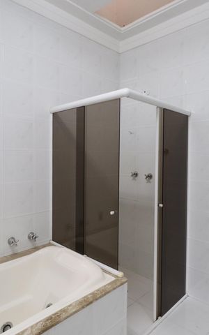Casa à venda com 210m², 3 quartos e 4 vagasBanheiro da Suíte