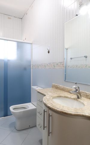 Casa à venda com 210m², 3 quartos e 4 vagasBanheiro