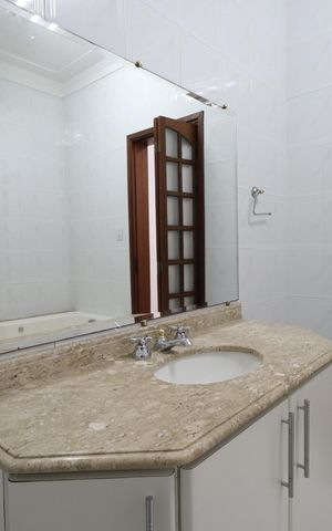Casa à venda com 210m², 3 quartos e 4 vagasBanheiro da Suíte