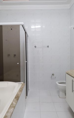 Casa à venda com 210m², 3 quartos e 4 vagasBanheiro da Suíte