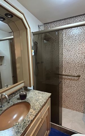 Apartamento à venda com 179m², 4 quartos e 3 vagasBanheiro 2