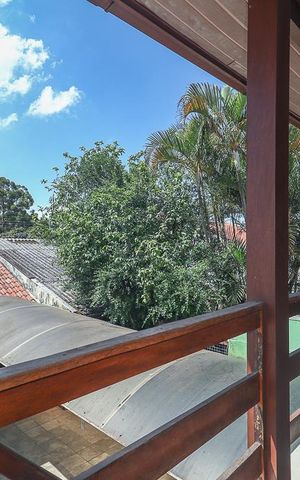 Casa à venda com 220m², 5 quartos e 5 vagasVaranda / Casa Fundos