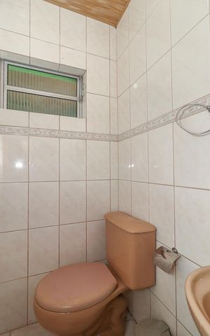 Casa à venda com 220m², 5 quartos e 5 vagasBanheiro 3 / Casa Fundos