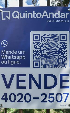 Casa à venda com 220m², 5 quartos e 5 vagasFachada