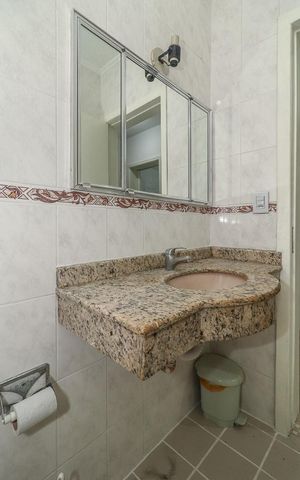 Casa à venda com 220m², 5 quartos e 5 vagasBanheiro 2 Social