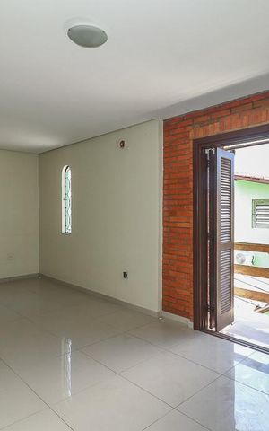 Casa à venda com 220m², 5 quartos e 5 vagasQuarto 4 / Casa Fundos