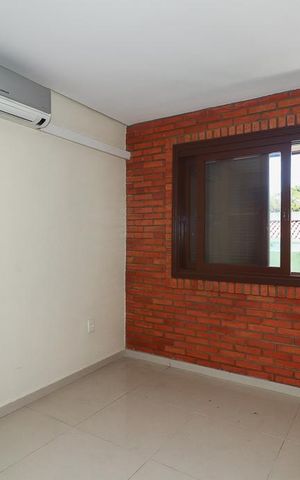 Casa à venda com 220m², 5 quartos e 5 vagasQuarto 5 / Casa Fundos